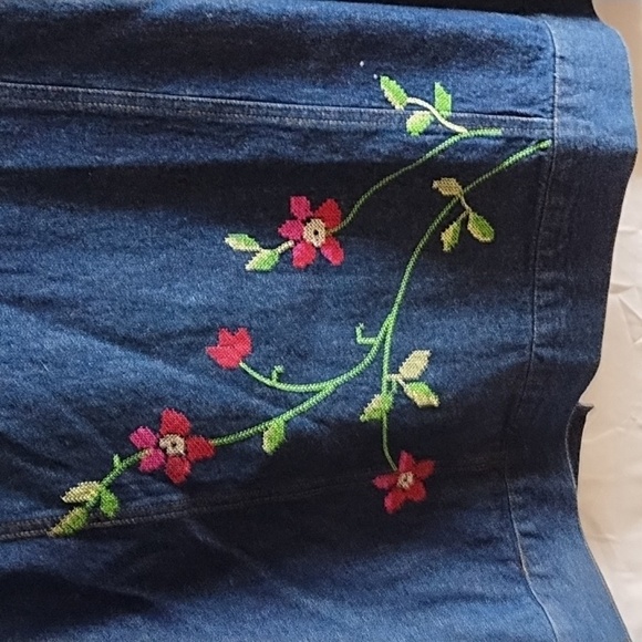 Coldwater Creek denim jacket with floral stitching. Size L - Picture 6 of 7